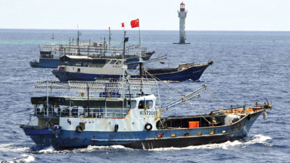 Năm 2015, Trung Quốc sẽ nâng số tàu đánh bắt biển xa lên 2.300 chiếc so với 2.000 tàu hiện nay. Ảnh: TLCK