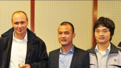 Từ trái sang: Tiến sĩ Lionel Alméras, Tiến sĩ Vũ Hải Vinh, và PGS TS Phạm Hoàng Hiệp (PGS trẻ nhất Việt Nam năm 2011).