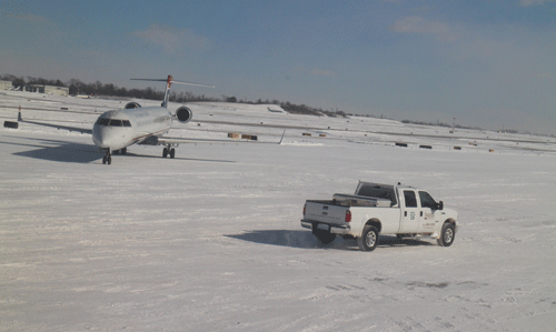 Sân bay St Louis trắng xóa, ngày 5.1, sân bay đã phải đóng cửa vì bão tuyết.
