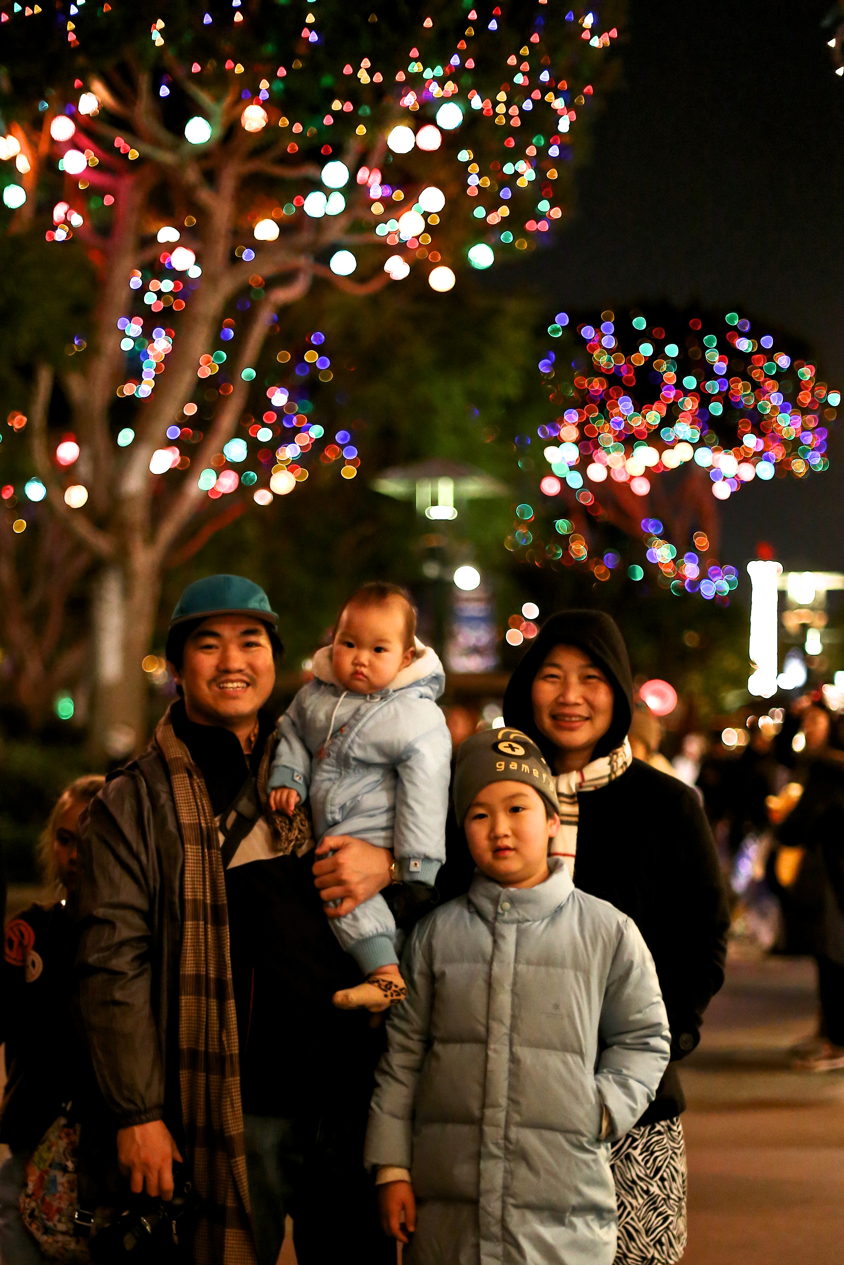 Ảnh 3: Một gia đình du học sinh đón năm mới tại Disneyland