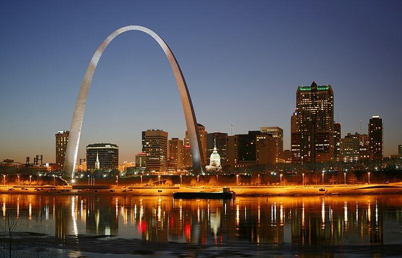 Missouri- Cầu cổng vòm tại Saint Louis kiêu hãnh nằm bên dòng sông huyền thoại Mississippi.