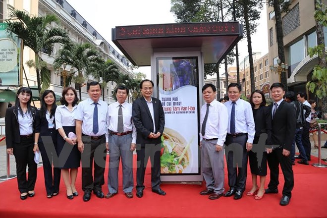 Một trong 4 trạm điện thoại-thông tin đầu tiên đặt tại trung tâm Thành phố Hồ Chí Minh. (Ảnh: Sỹ Dũng/Vietnam+)