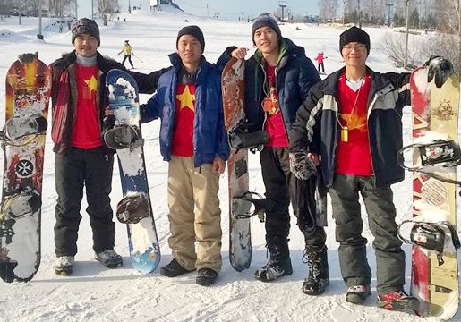 Trượt tuyết - môn thể thao ưa thích của du học sinh Việt vào mùa đông . Ảnh: Ngân Giang.