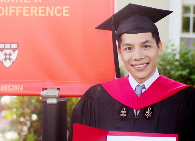 Minh Beta tốt nghiệp thạc sĩ kinh tế Đại học Havard năm 2014. Ảnh: NVCC.