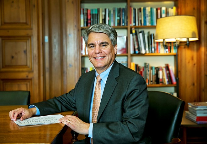 Hiệu trưởng Đại học Texas tại Austin không ủng hộ luật mới. Ảnh: Stateman.