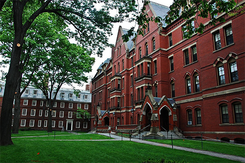 Đại học Harvard muốn đào tạo sinh viên từ trong trường học lẫn bên ngoài cộng đồng. Ảnh: Google