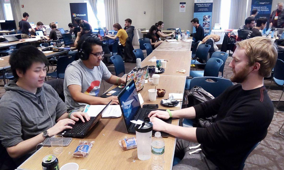 Tuấn và 2 bạn khác cùng tham dự Philly Codefest, hackathon tổ chức tại Drexel University