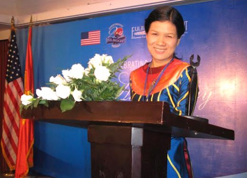 Người phụ nữ Việt giành hai học bổng “khủng”