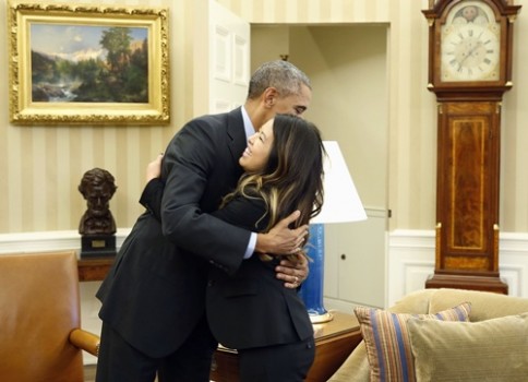 Tổng thống Obama ôm Nina Phạm