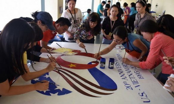 Vẽ tranh kỉ niệm 20 năm quan hệ Hoa Kỳ – Việt Nam