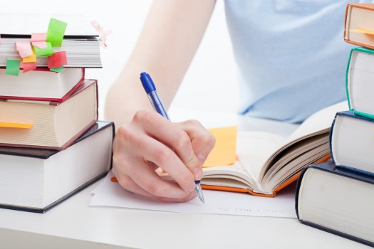 Chia sẻ bổ ích về cách viết luận khi xin học bổng du học