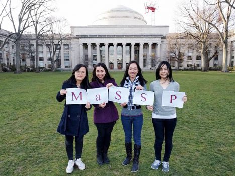 4 nữ DHS Mỹ kiến tạo trại hè Khoa học miễn phí cho học sinh cấp 3 Việt Nam