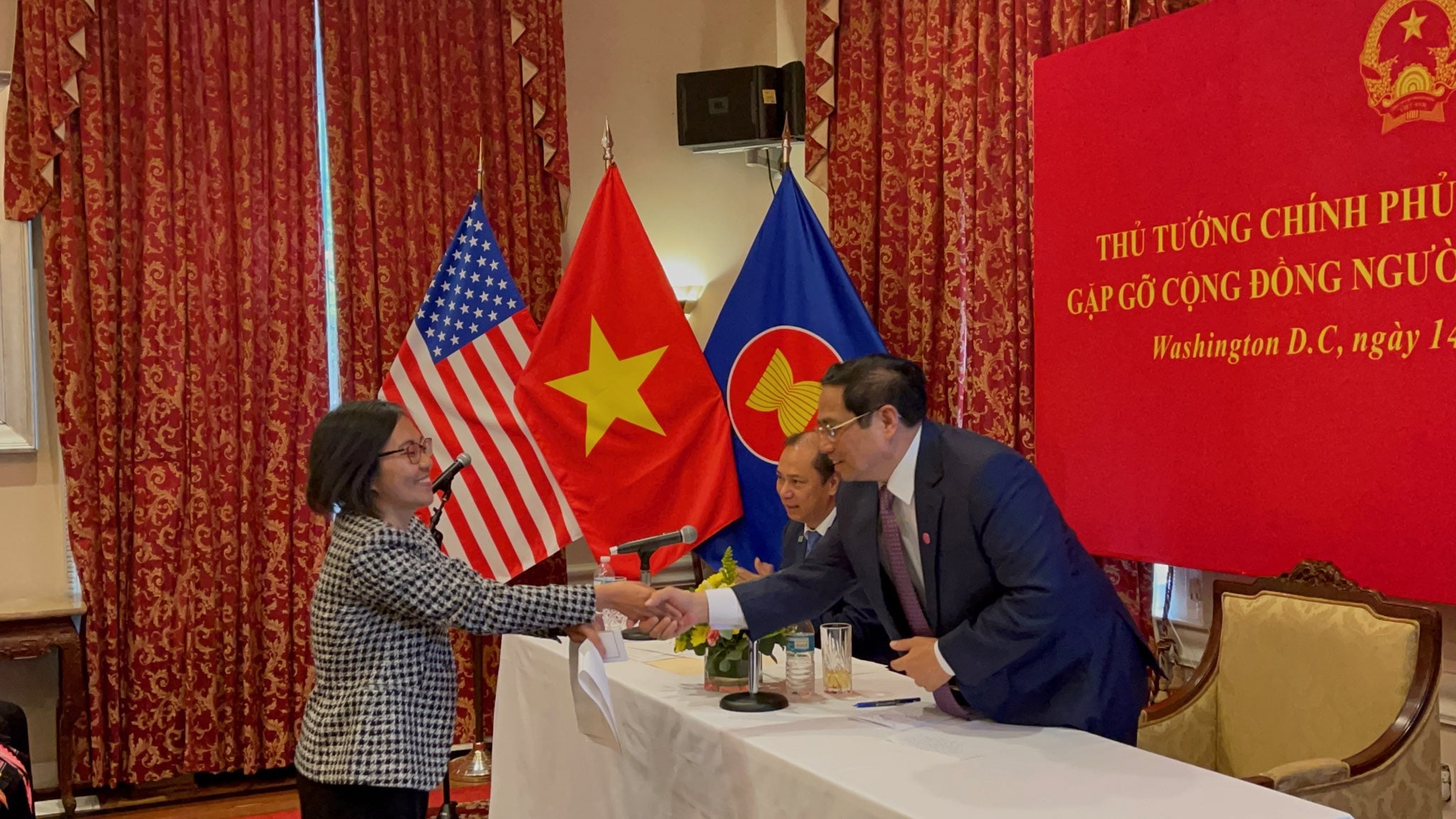 Thủ tướng Phạm Minh Chính gặp gỡ đại diện Hội TNSVVN tại Hoa Kỳ tại thủ đô Washington D.C