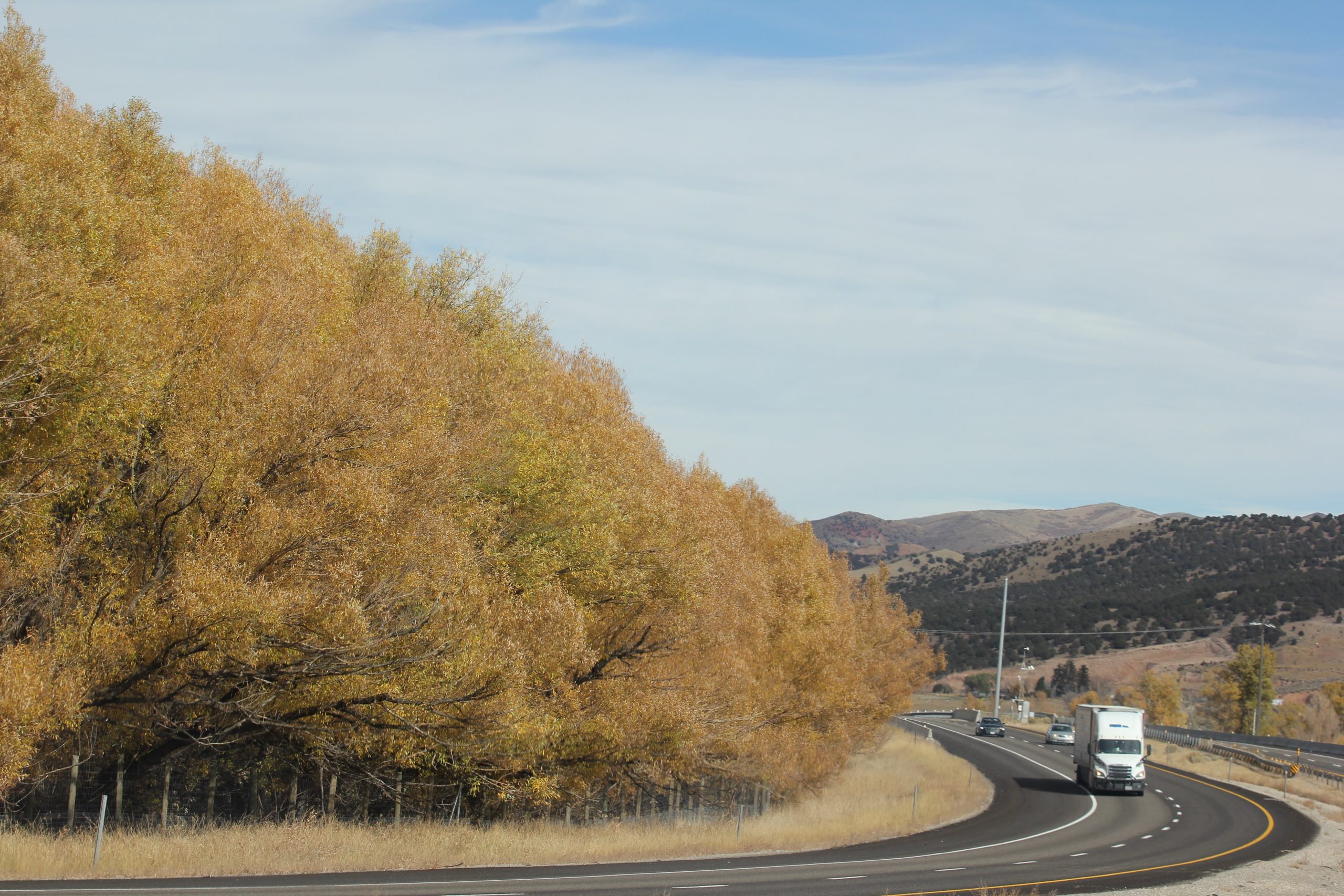 Đường vào tiểu bang Wyoming (Ảnh: Nhân vật cung cấp) - Những nẻo đường nước Mỹ 